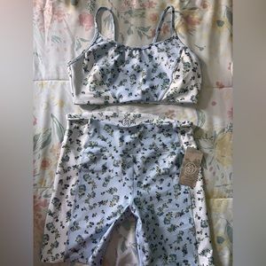 **NEW** Sage Collective active wear